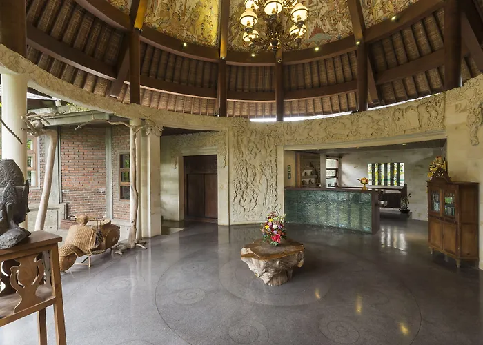 Arya Hotel