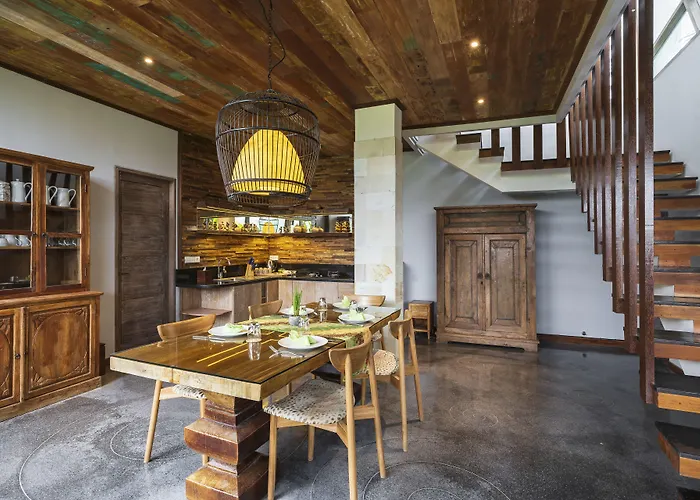 Arya Hotel 4*