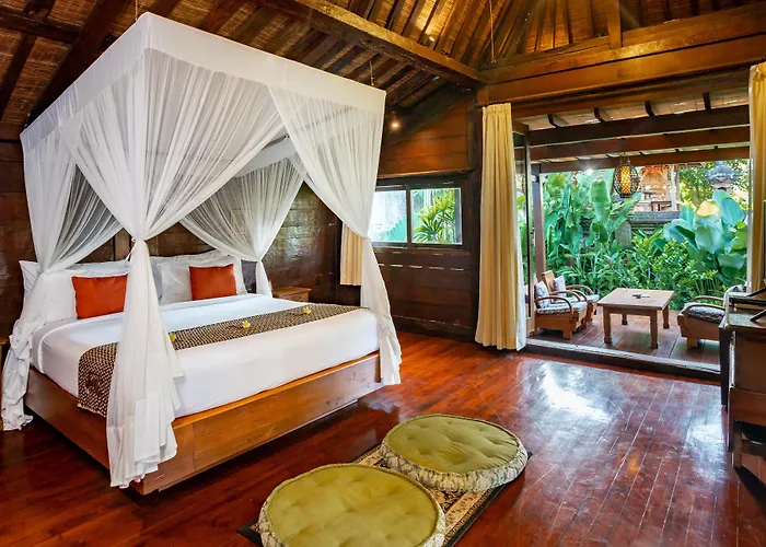 Arya Hotel 4*