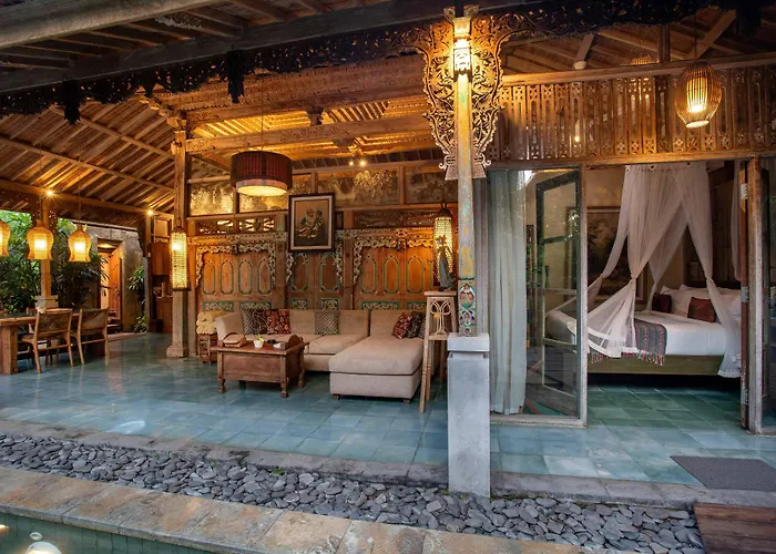 Arya Hotel